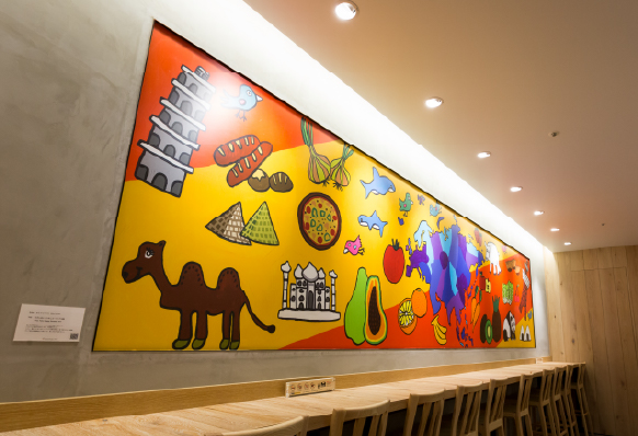 第2回グランプリを受賞したカミジョウミカさんの壁画