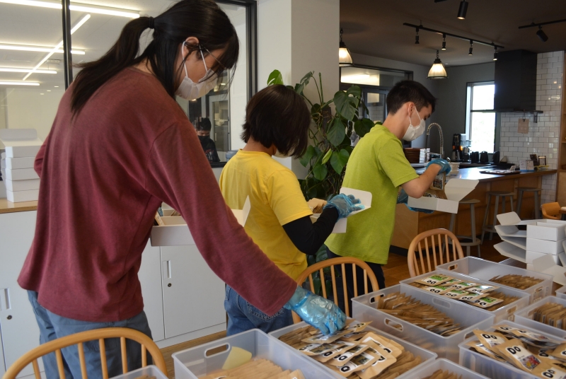 12種類を箱詰めします