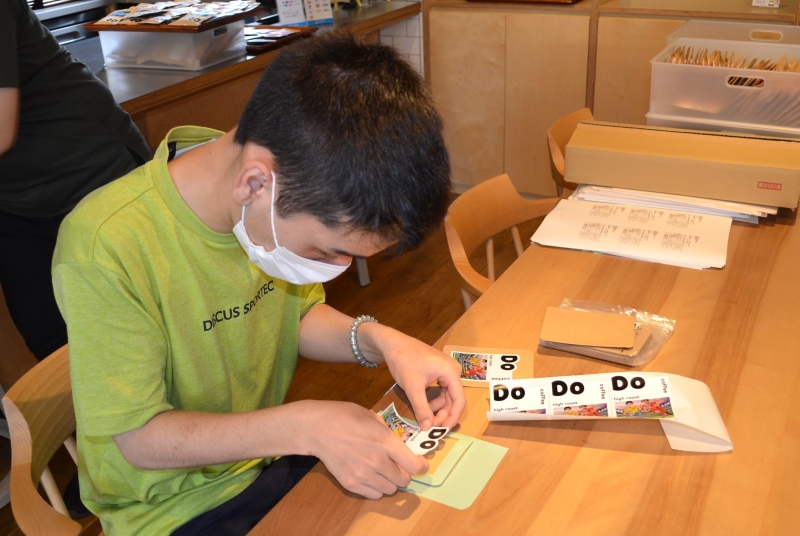 表ラベルは丁寧に丁寧に