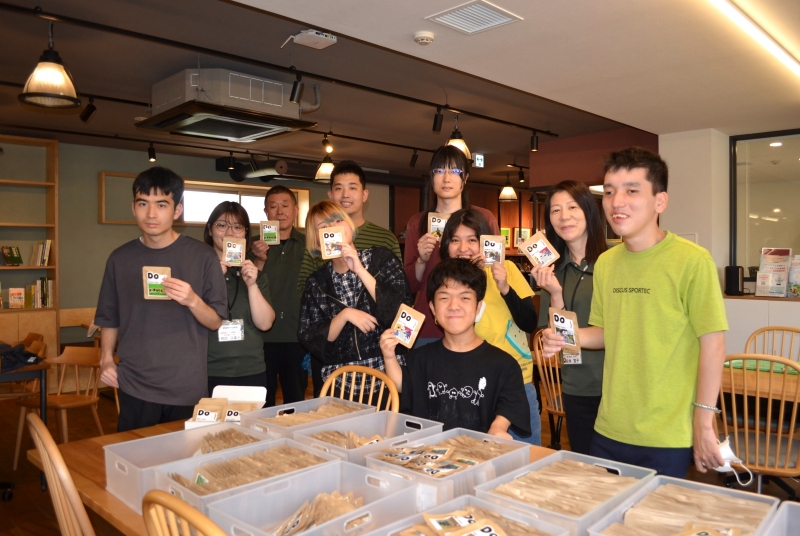 スタッフも一緒に笑顔